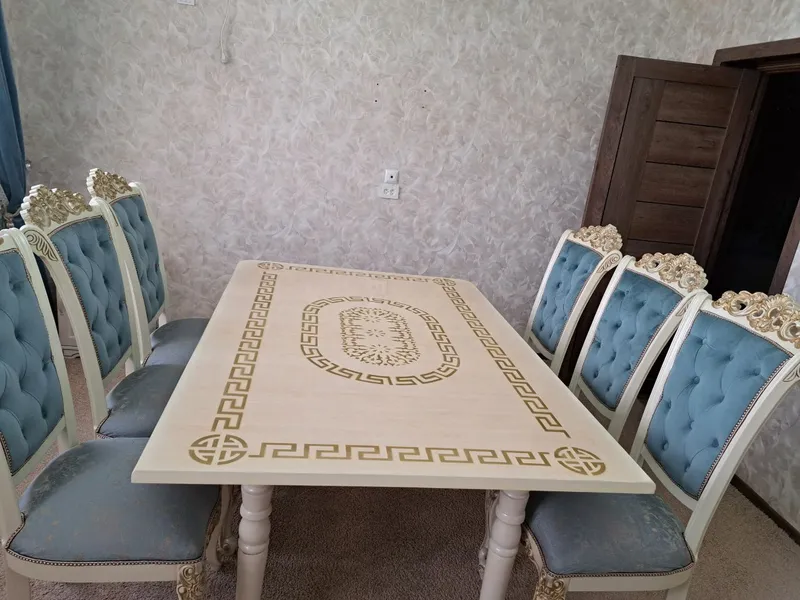 Продам стол и стулья