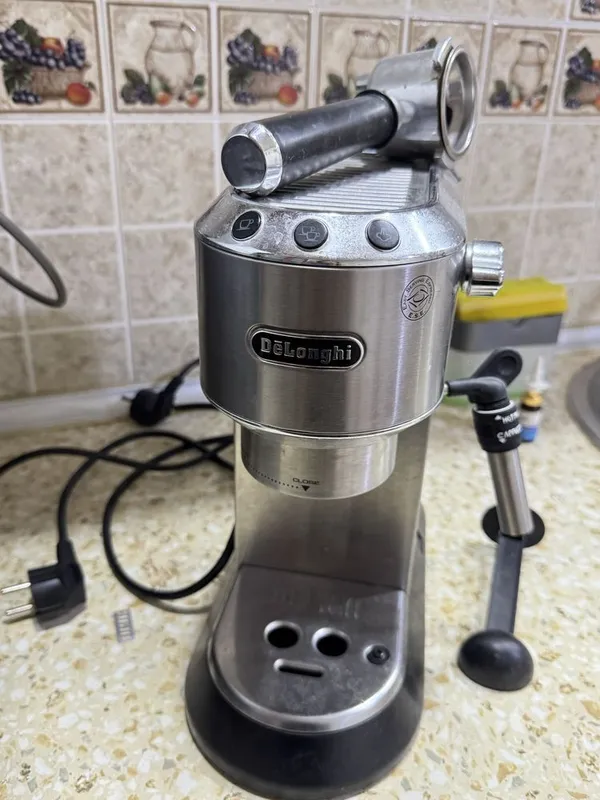 Кофеварка рожковая DeLonghi, 1