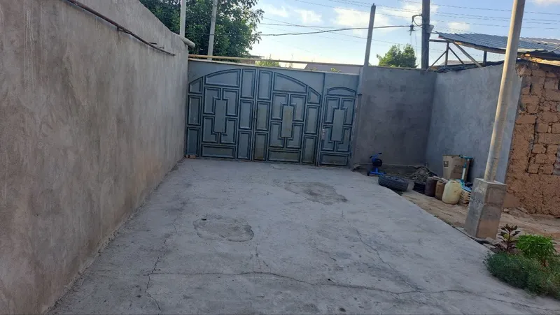 Uy sotiladi 2 etajli 2 Uy sotiladi 2 etajli 2