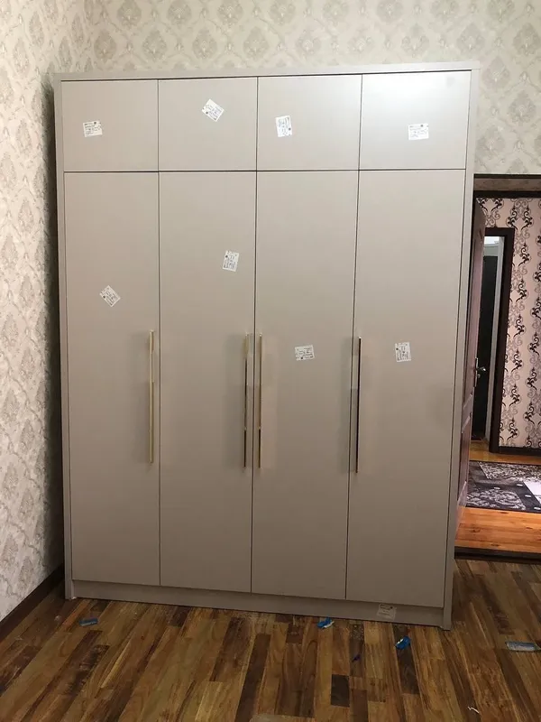 4 eshiklik shikafimiz materali 100foyiz raseski materldan ishlagan
