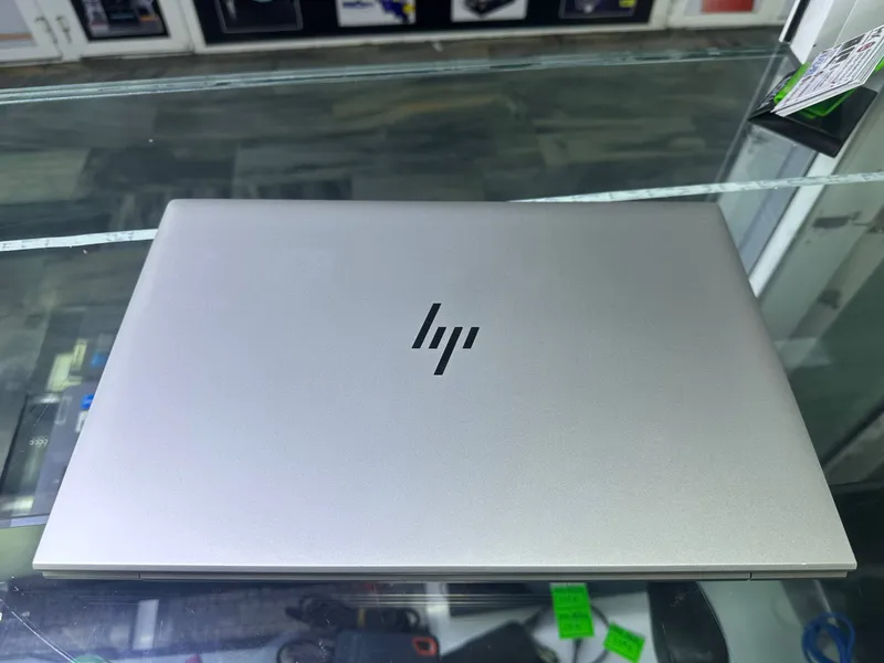Подержанный HP EliteBook 4 Подержанный HP EliteBook 4