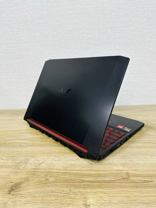 ACER Nitro Ryzen 5-8 Ядерный с Топ Видеокартой RX560 для игр и IT 7