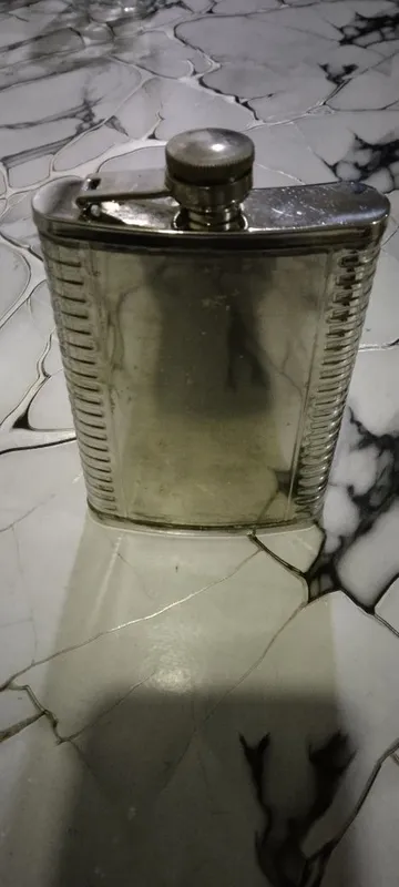 Фляжка для алкоголя.