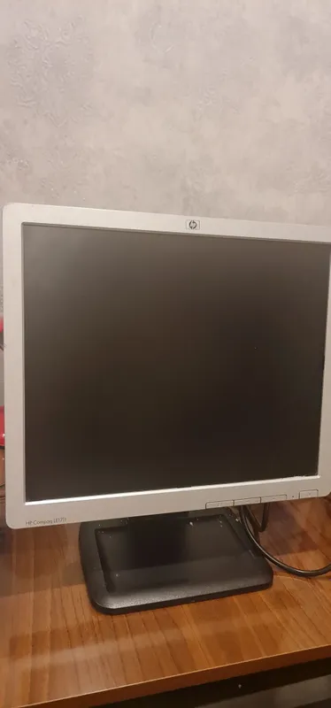 A’lo holatda monitor sotiladi.