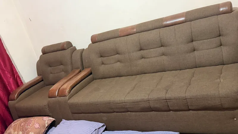 Kreslo mebel holati yahshi kelishtirib beraman