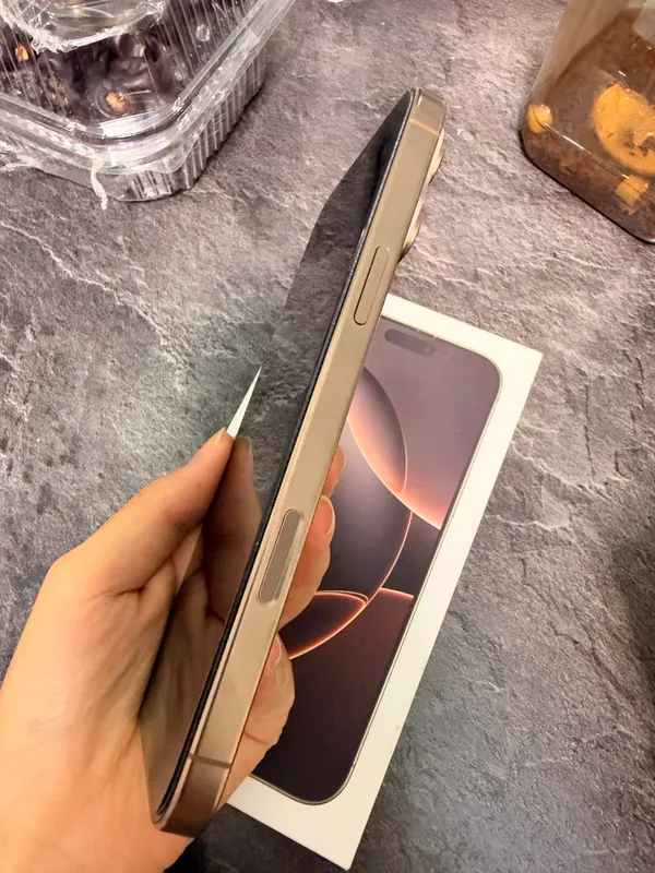 iPhone 16 Pro max 512 GB Gold 4 iPhone 16 Pro max 512 GB Gold 4