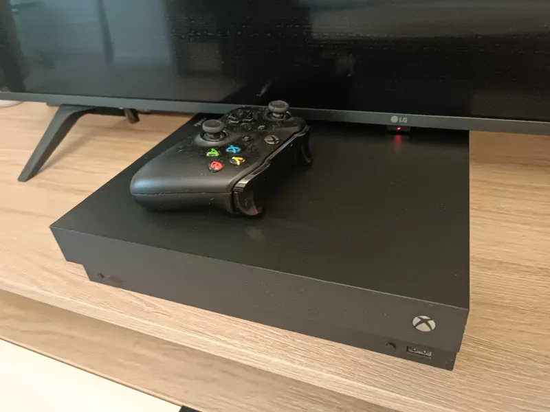 Xbox One X o‘yin pristavkasi 1 Xbox One X o‘yin pristavkasi 1