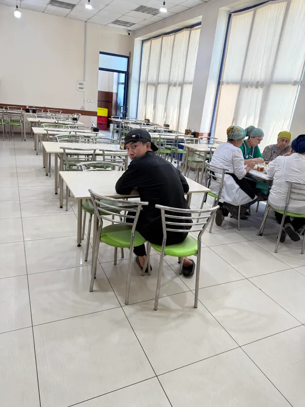 Продаются столы для кафе и ресторанов 6
