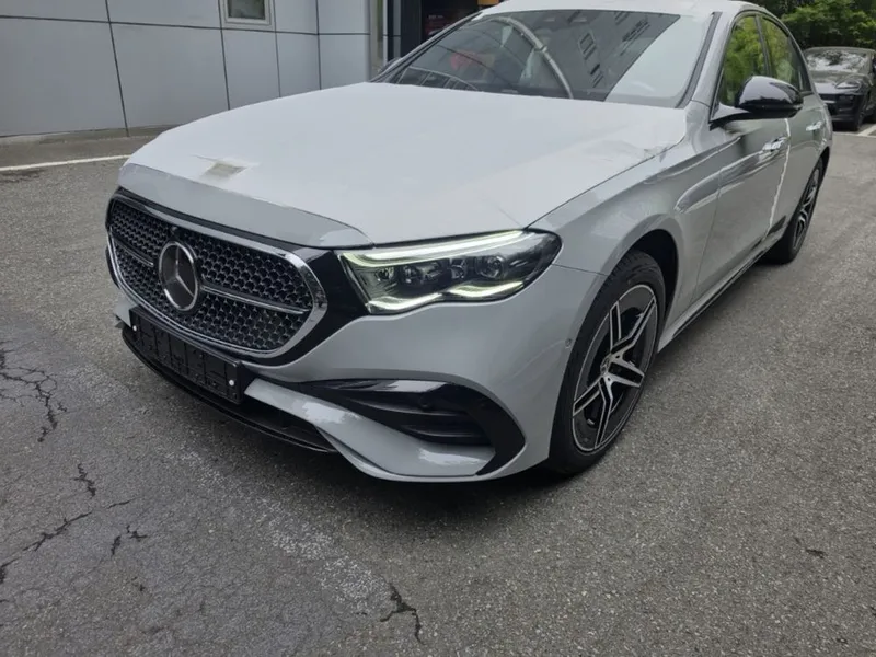 MERCEDES E300 AMG LINE 4Matic 140 anniversary — фото 1