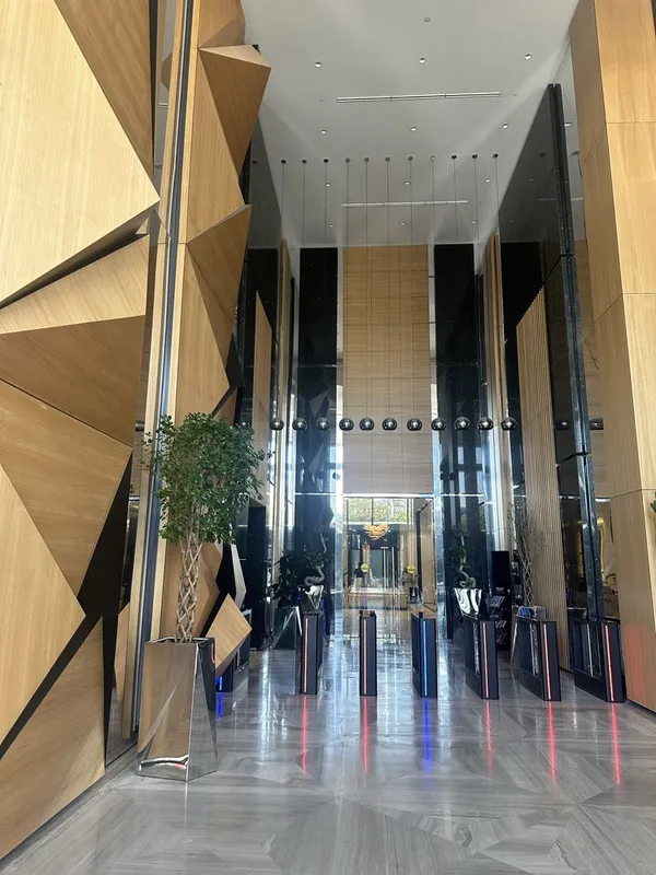 Сдается премиум нежилое помещения в Piramit Mall 148 квадратных 2-Этаж