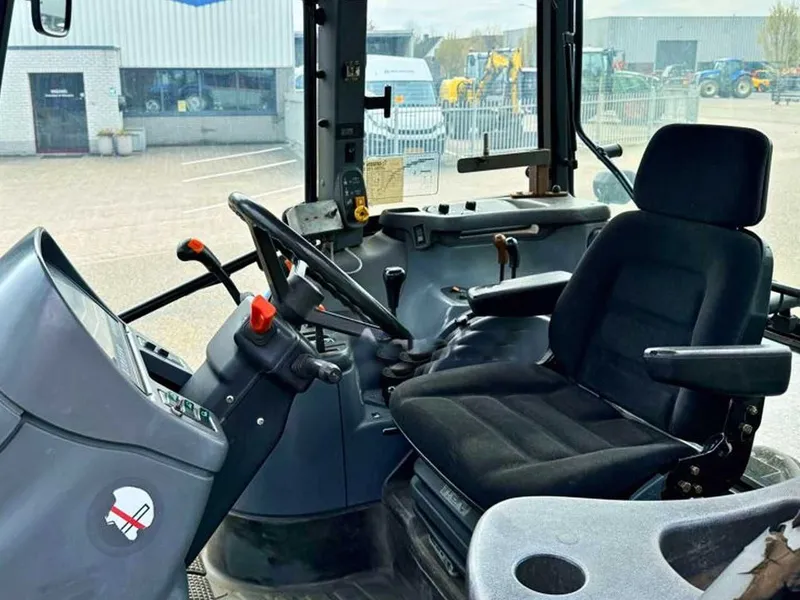Трактор колесный New Holland TS90 4WD 6 Трактор колесный New Holland TS90 4WD 6