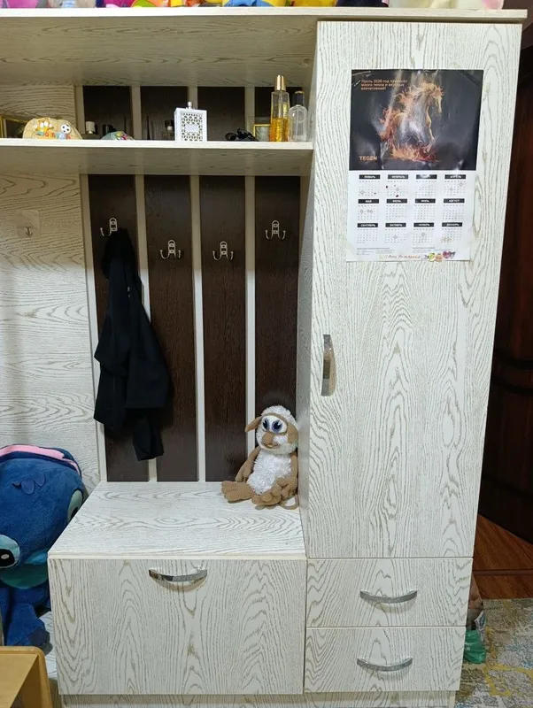 Продается белый шкаф