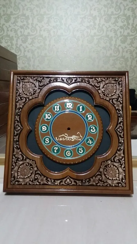 Milliy uslubda yong'oq daraxtidan yasalgan soatlarimiz — фото 2