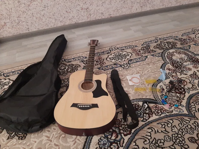 yangi gitara tez,arzon sotiladi holati Alo yangi gitara tez,arzon sotiladi holati Alo