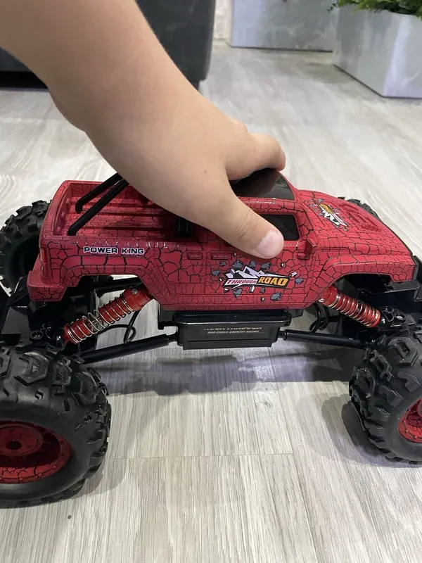 Masofadan boshqariladigan Monster Truck o'yinchoq mashina (RC Car) 4 Masofadan boshqariladigan Monster Truck o'yinchoq mashina (RC Car) 4