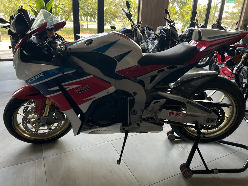 HONDA CBR1000RR SP FIREBLADE 3