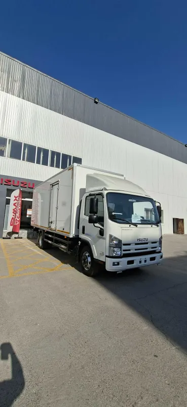 ISUZU NQR90L-L. Грузовой автомобиль изотермический кузов с гидробортом 2