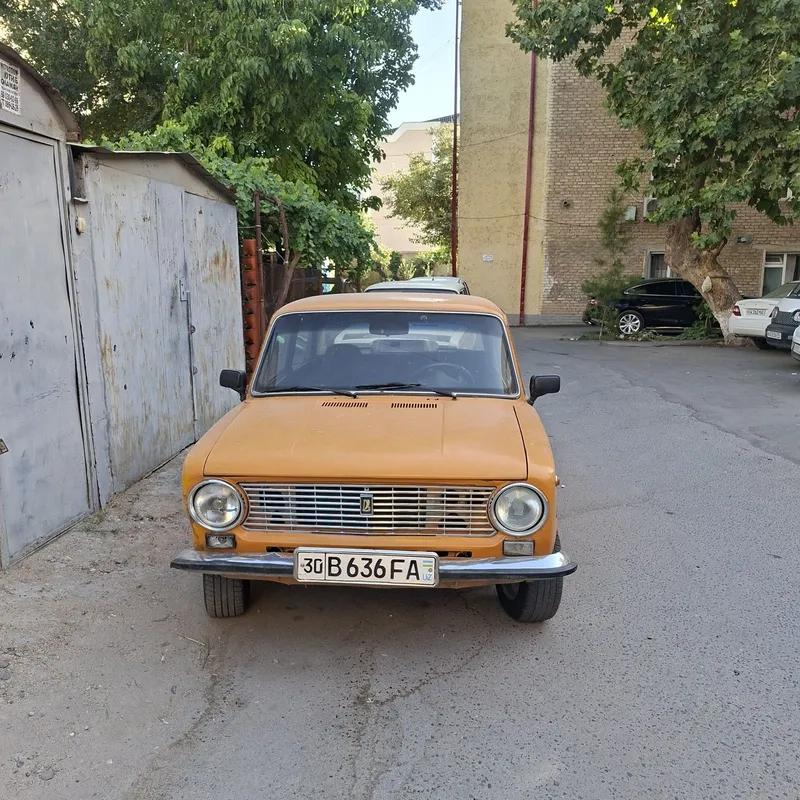 Vaz 21011 sotiladi 1983 yil 5 Vaz 21011 sotiladi 1983 yil 5