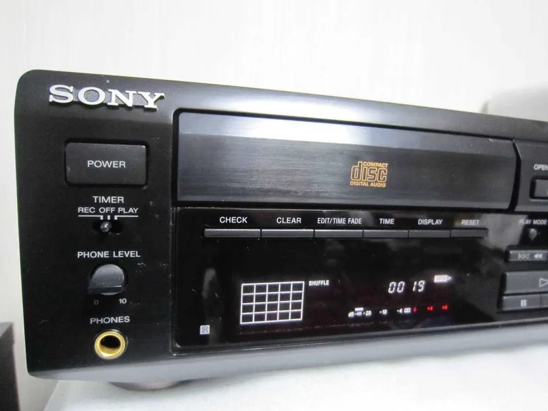 Sony TXD-RE210 — это комбинированное устройство 2