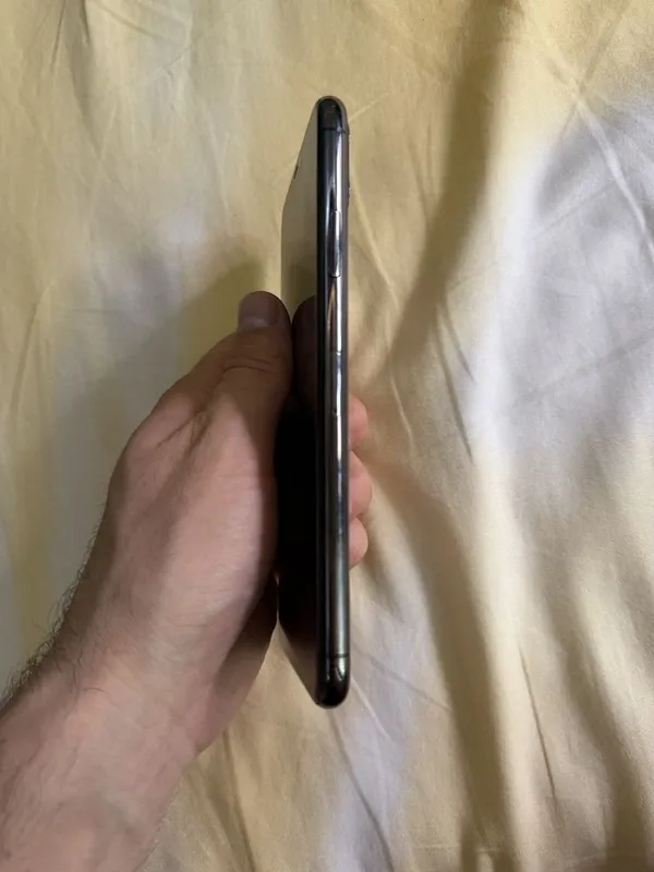 iPhone 11 Pro Max 256 GB 4 iPhone 11 Pro Max 256 GB 4