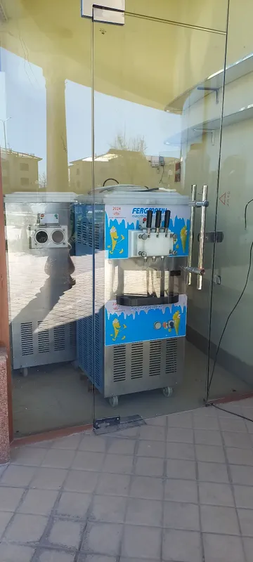 Frezr sotiladi 380