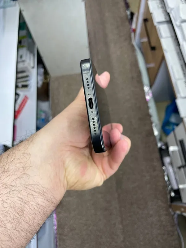 iPhone 16 Pro Max 8