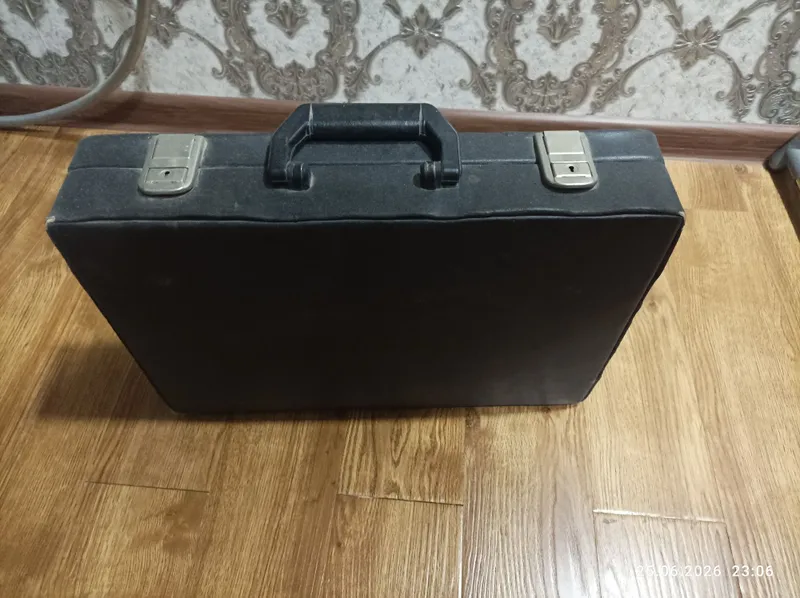 Продам советский чемодан 2 Продам советский чемодан 2