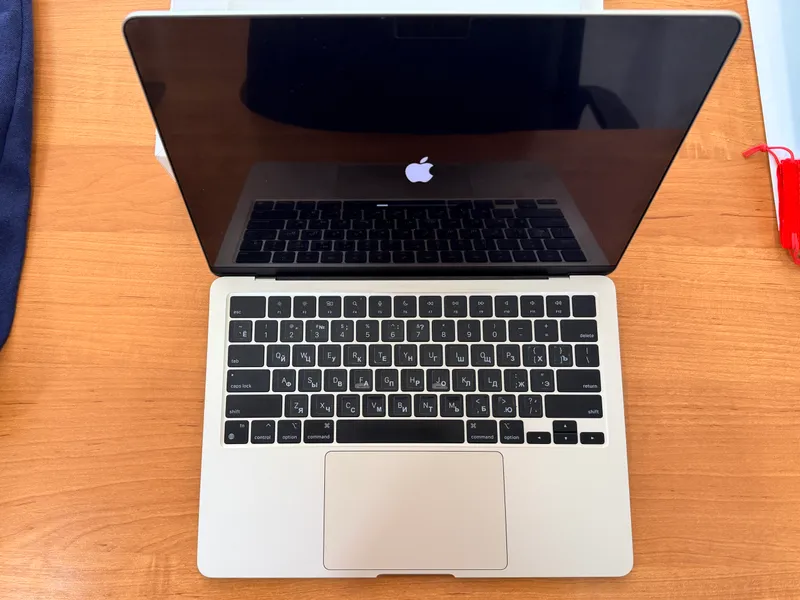 MacBook Air 13" M2 8/256GB Gold — фото 2