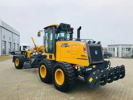 На складе Автогрейдер XCMG GR180 аппарат