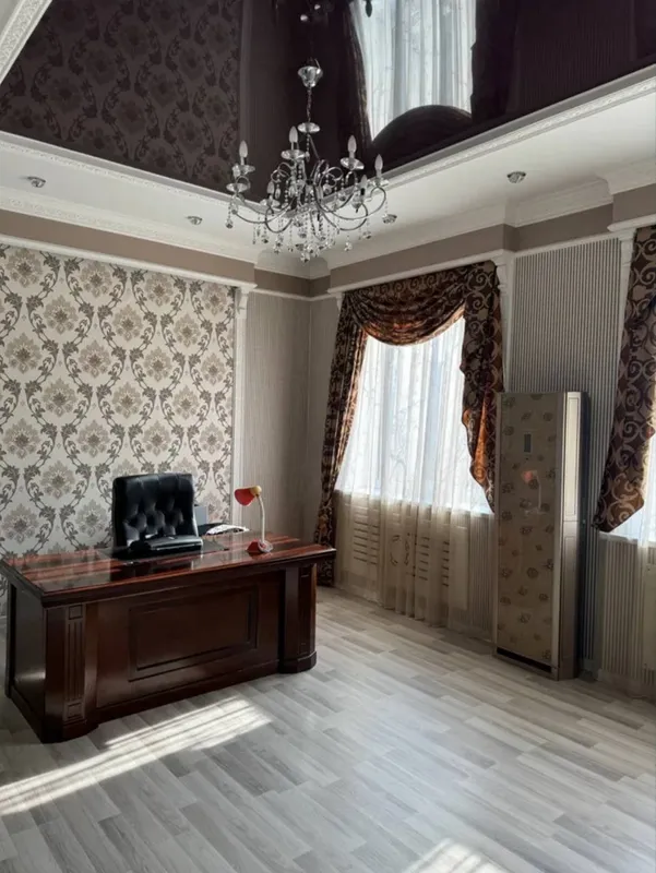4 xonali kvartira, 182 m2, Mirobod 4