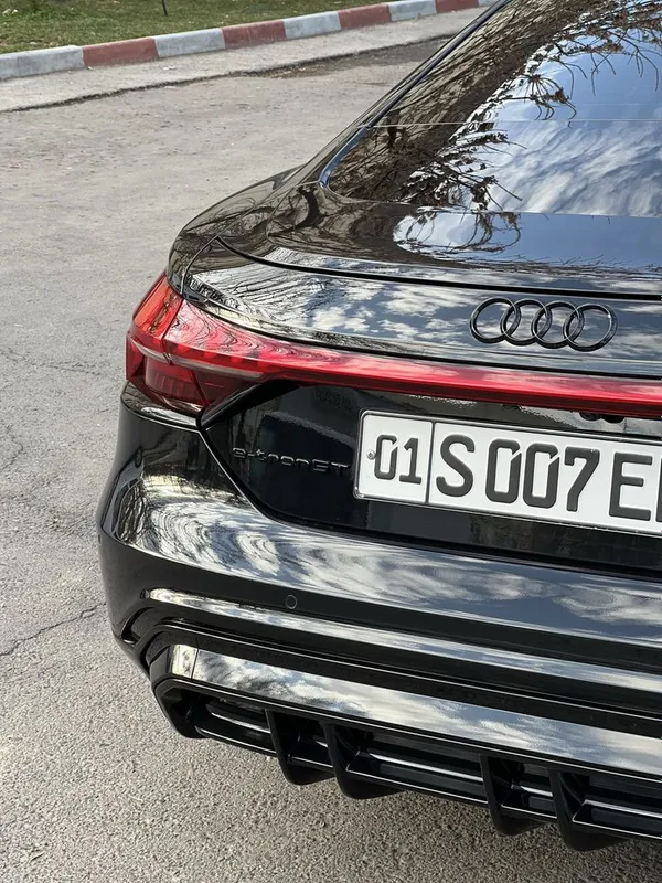 Audi e tron gt срочно год 2022 — фото 5
