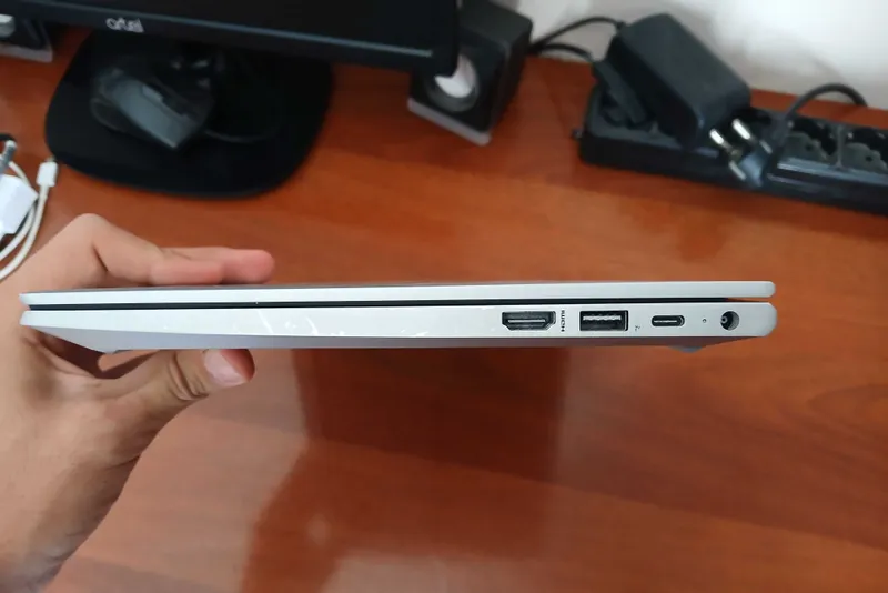 HP Probook 430 G8 12/256GB 6 HP Probook 430 G8 12/256GB 6