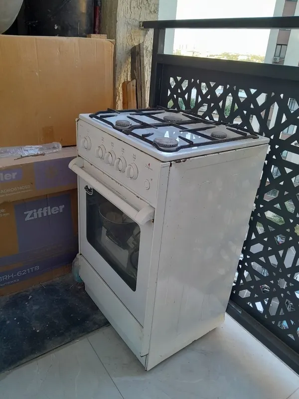 Срочно продаётся --газ плита 60x60x85 плита размер 50х60 хорошем с 2 Срочно продаётся --газ плита 60x60x85 плита размер 50х60 хорошем с 2