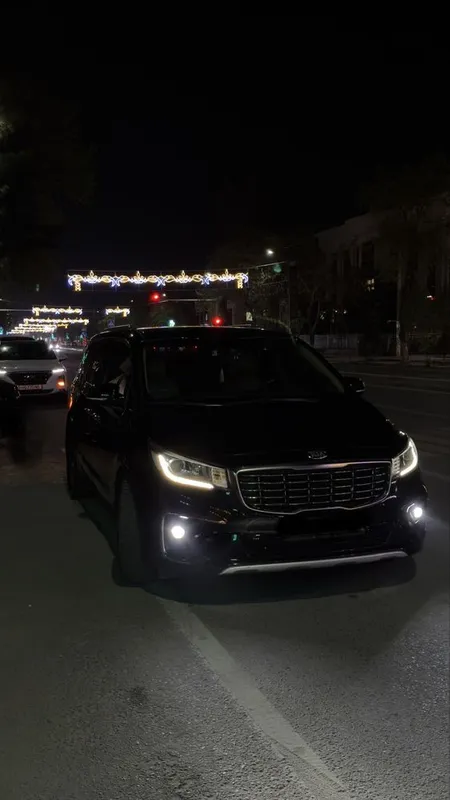 Kia Carnival 2020 Qora Avtomat — фото 1