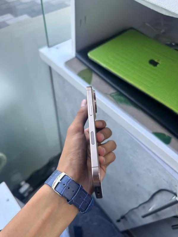 iPhone 16 Pro 6