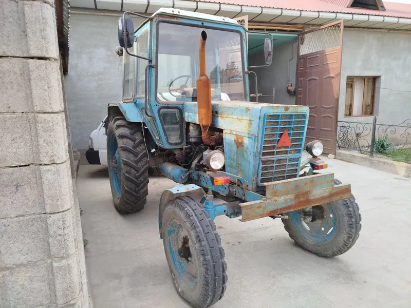 Traktor sotiladi