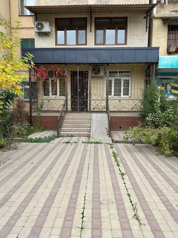 Юнусабад 19 3/1/5 вдоль дороги
