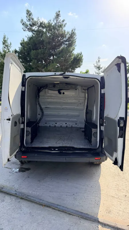 Opel Vivaro gruzovoy dizel 2014 4