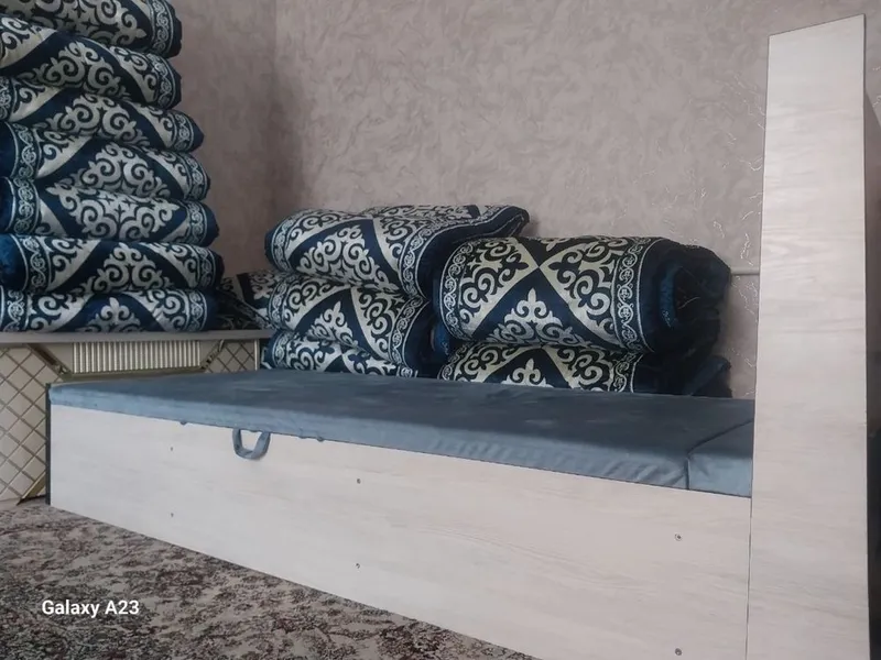 divan 1 kishilik hali yangi 1 oy ishlatilgan