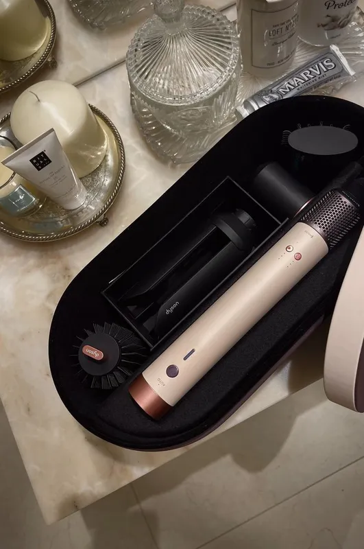 Dyson Airwrap Coanda 2x Sakura — салонная укладка у вас дома