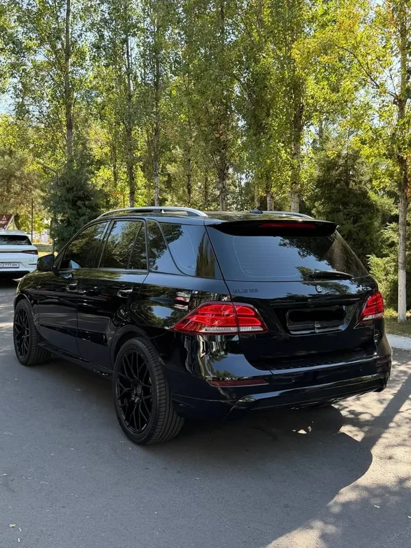 Mercedes Benz ML350 4 Matic 2