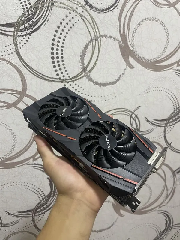 Rx 580 8 gb orginal Gigabayt firma 1 Rx 580 8 gb orginal Gigabayt firma 1