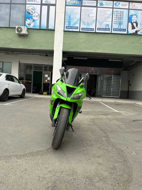 Kawasaki ZX-6R. 6
