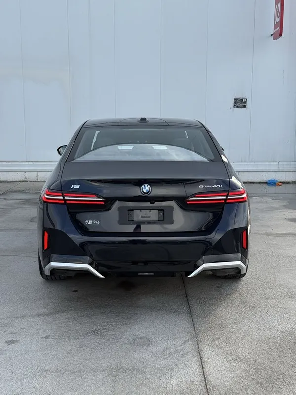 Bmw i5 40L 713km Zapas Televizor Hedup Sky lounge Harman kardon tozza — фото 2