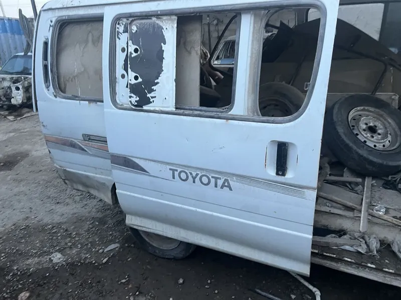 Toyota Hits запчасть в наличии есть — фото 1