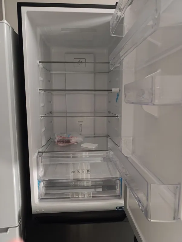 Продается двухкамерный холодильник AIWA 347, цвет черный 1 Продается двухкамерный холодильник AIWA 347, цвет черный 1