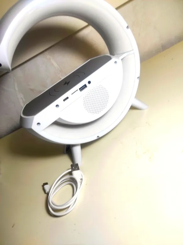 Часы + Bluetooth колонка + беспроводное зарядное устройство 2 Часы + Bluetooth колонка + беспроводное зарядное устройство 2