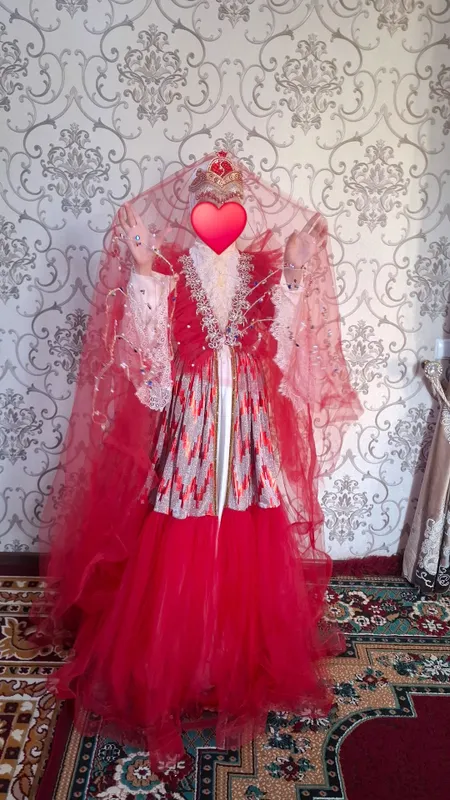 Kamplekt qizil ansambl 2 xil kiyiladi 500 ming. 1