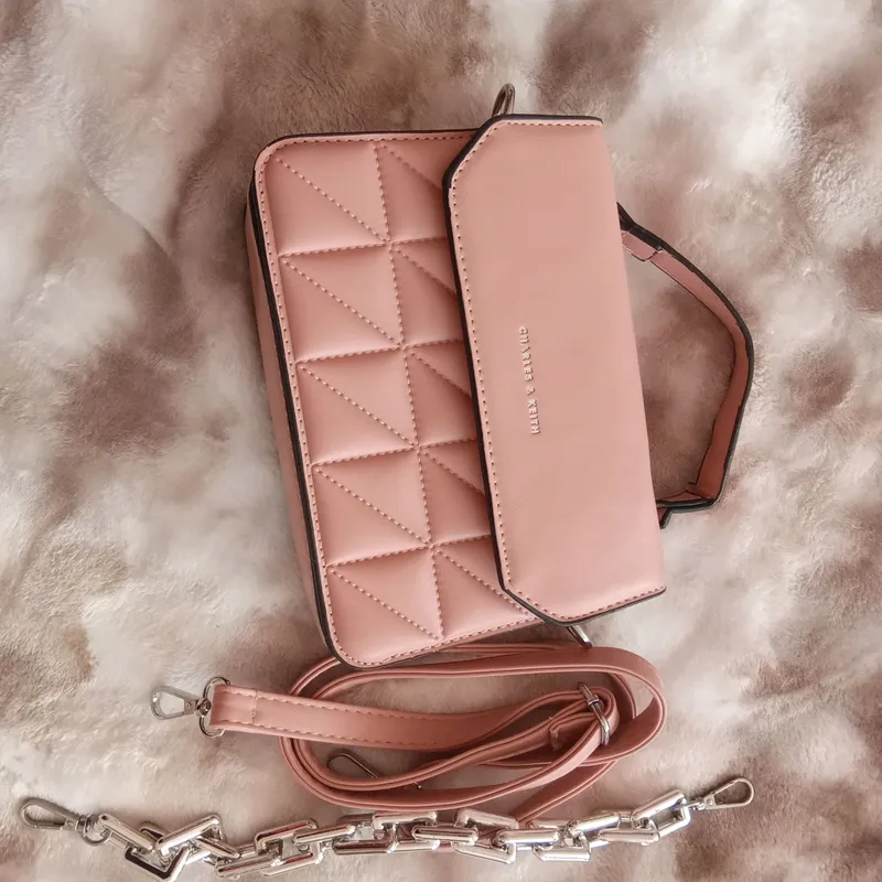 Стильная сумка Charles & Keith — фото 3