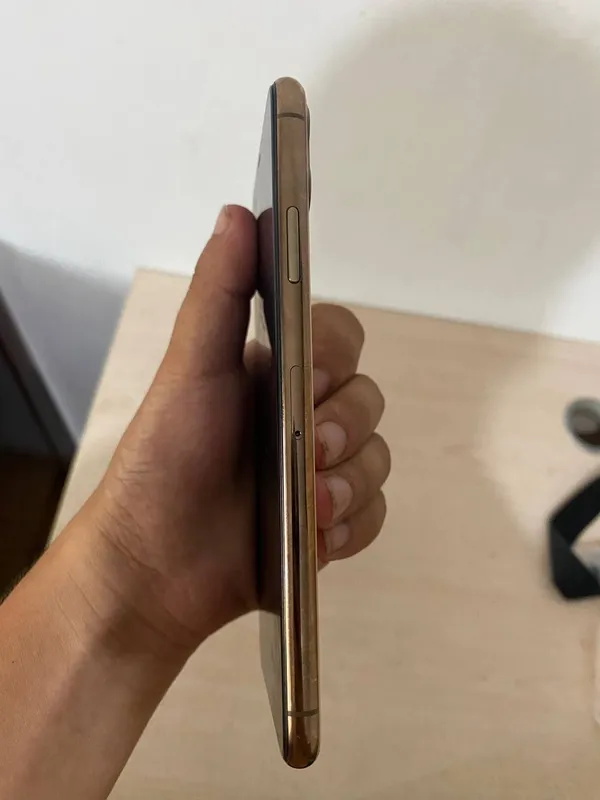Продаётся iPhone 11 Pro Max 7